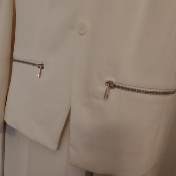 Elegant Ivory Blazer - Picture 2 of 6